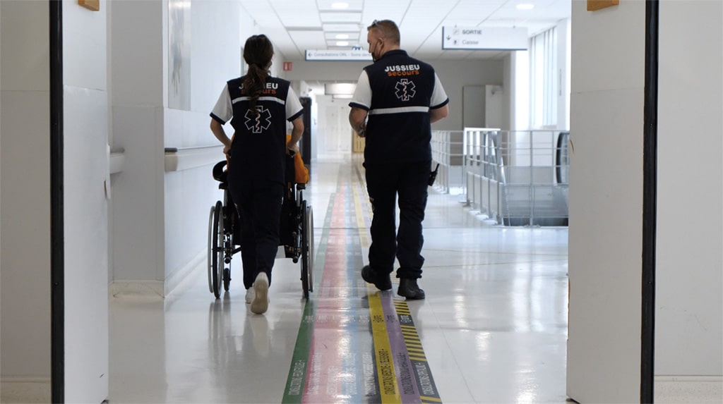 Photo-dillustration-ambulanciers_light